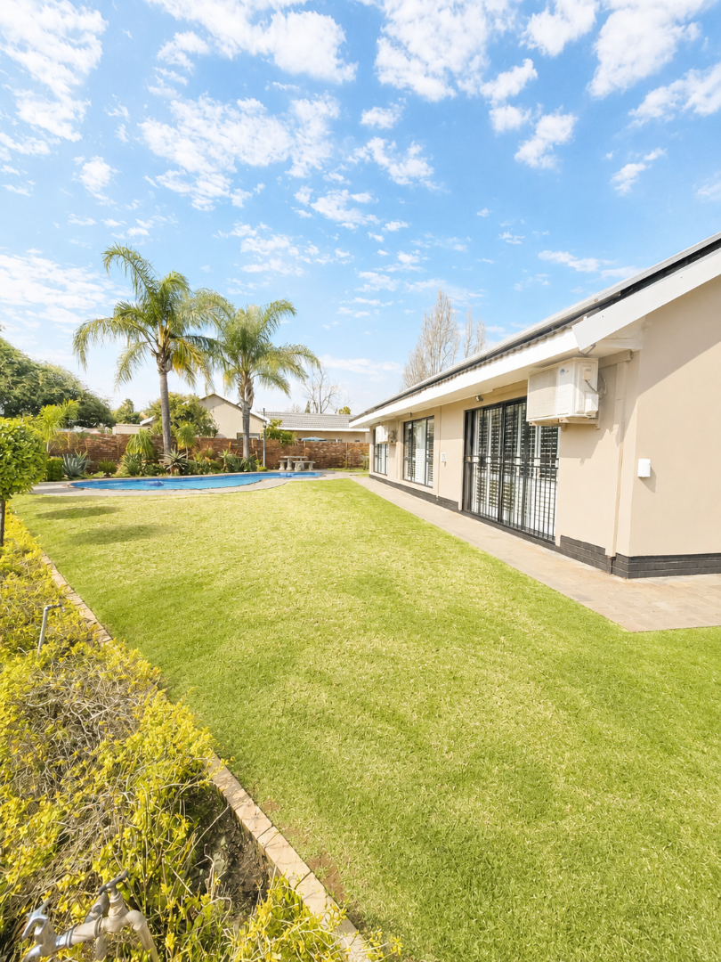 5 Bedroom Property for Sale in Flamwood North West